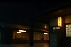 《第七个凌晨》封面,深夜便利店玻璃门后的暖光