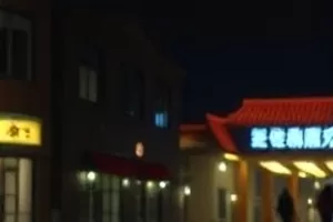 《星期三的停电》封面,整栋楼只剩一扇亮着的窗